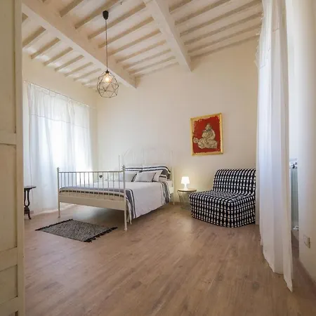 In Acquaviva 3* Livourne