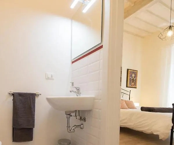 Couette-café In Acquaviva 3*